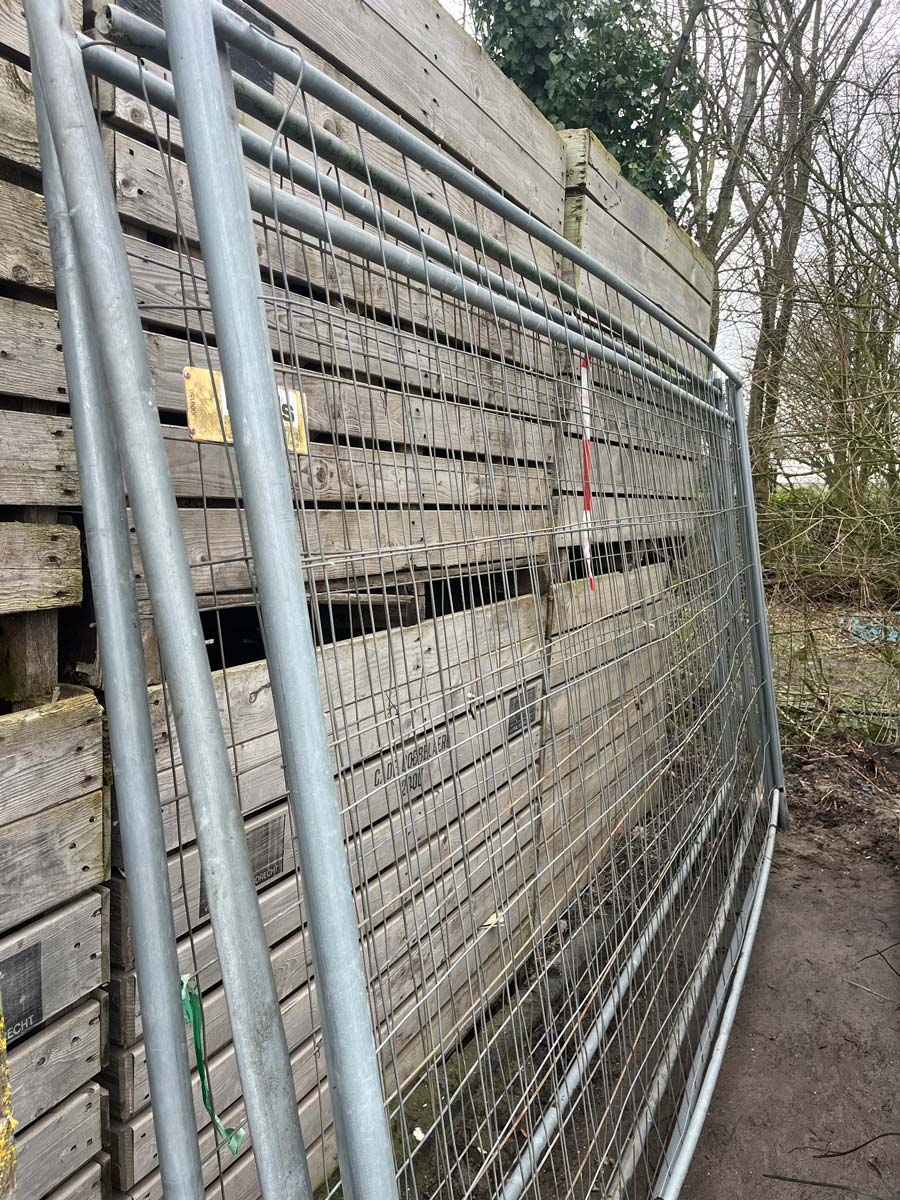 Bouwhek incl betonvoet